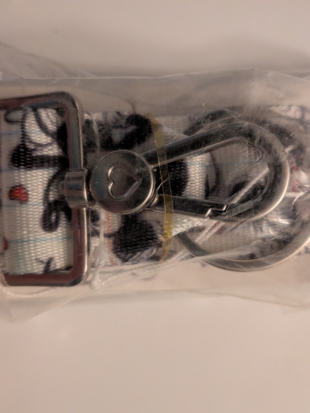 Harveys Seatbelt Disney Mickey Loves Minnie Click N Go (CNG) Keychain. 